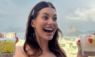 Camila Morrone homenageou os brasileiros no Carolina Herrera Resort Show: ‘Minha primeira vez no Brasil’