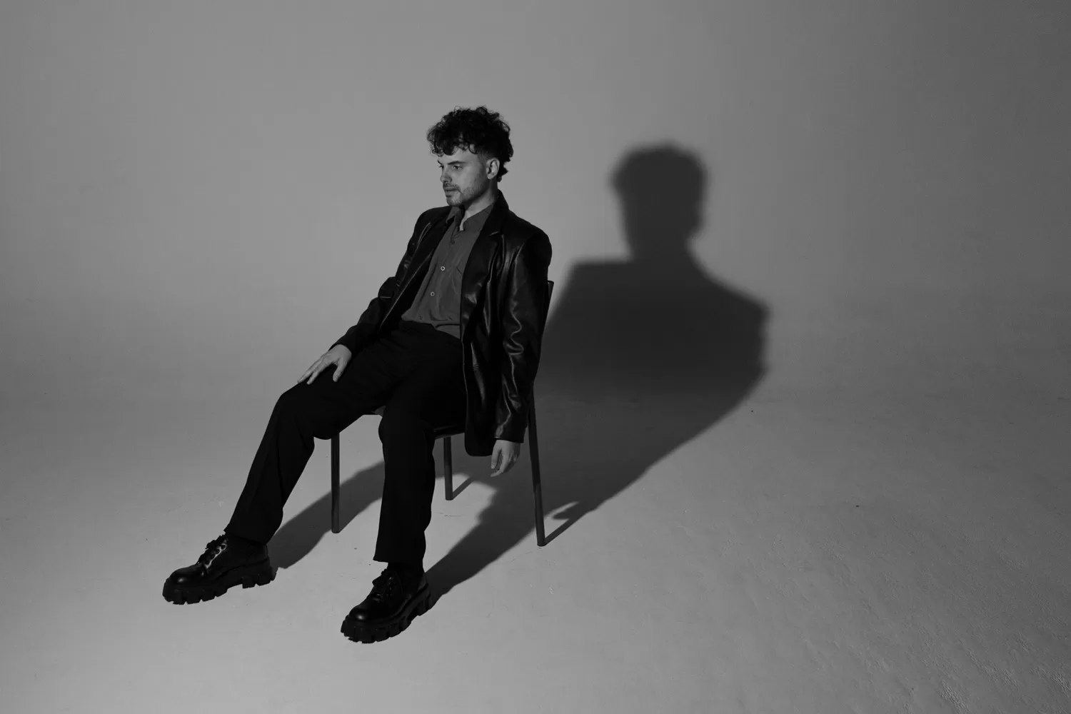 andre ribeiro lança single imagético que anuncia álbum de estreia solo