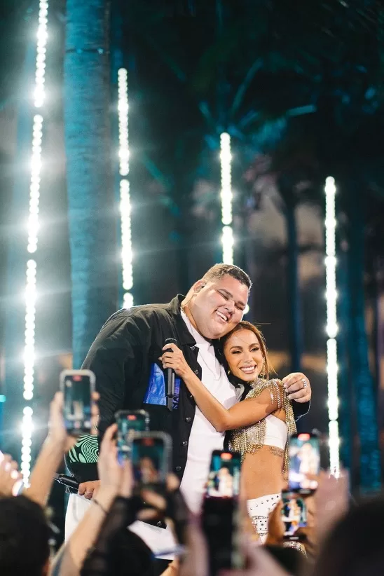 Grupo Menos é Mais reúne Anitta, Luisa Sonza e Xand Avião em gravação de DVD 