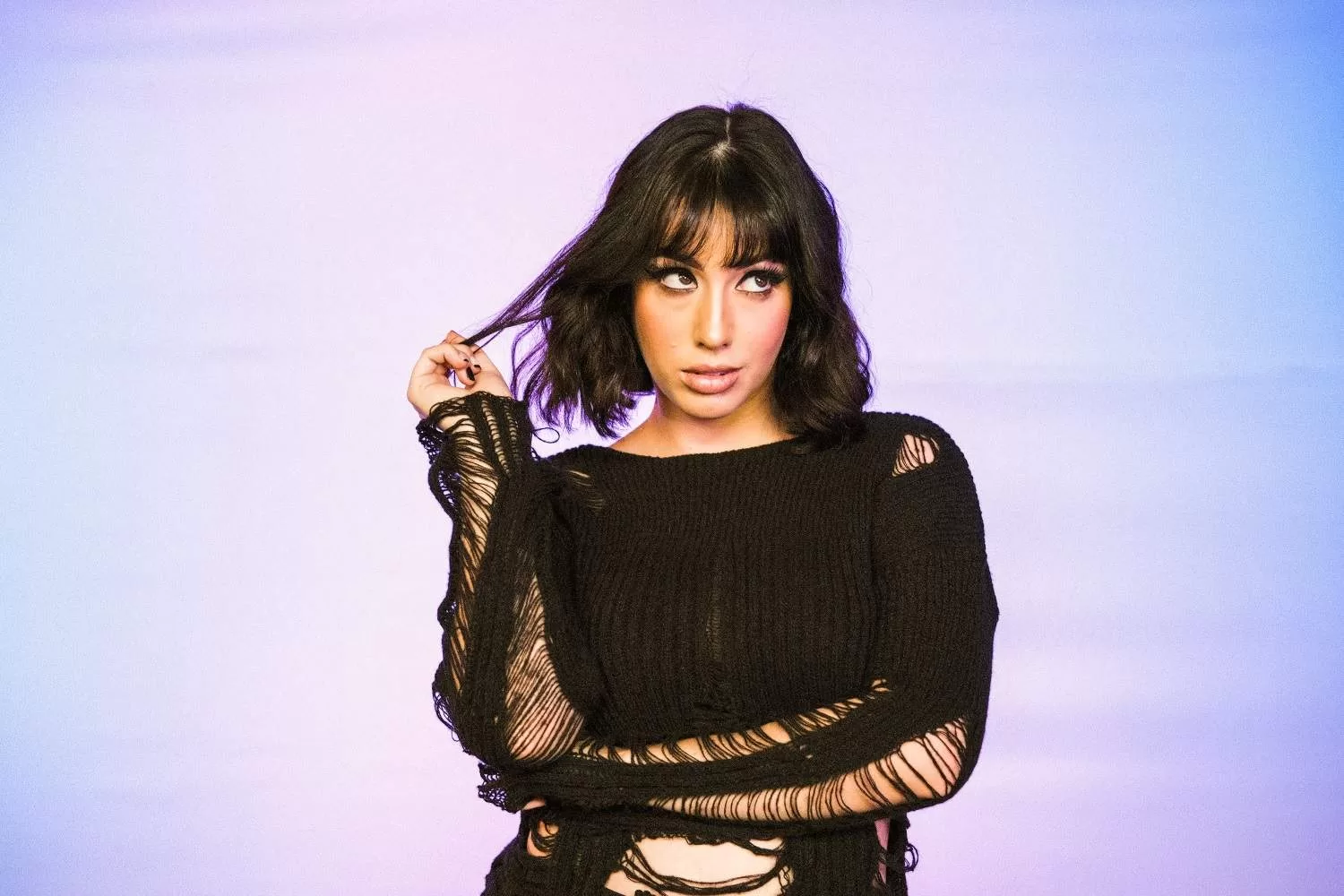 Alinne Garruth anuncia álbum de estreia, “Fim de Festa”