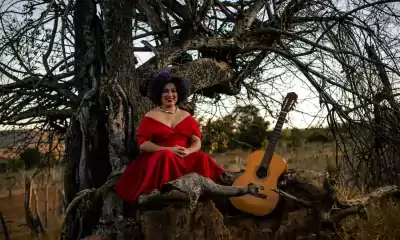 Déborah Cecília une saberes das raízes do Brasil em “Segredo de Passarinho”