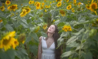 Yasmim Santanna estrela clipe de banda de namorado