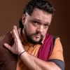 Almir Chiaratti mescla música, poesia, dança e performance em show gratuito no Centro da Música Carioca Artur da Távola