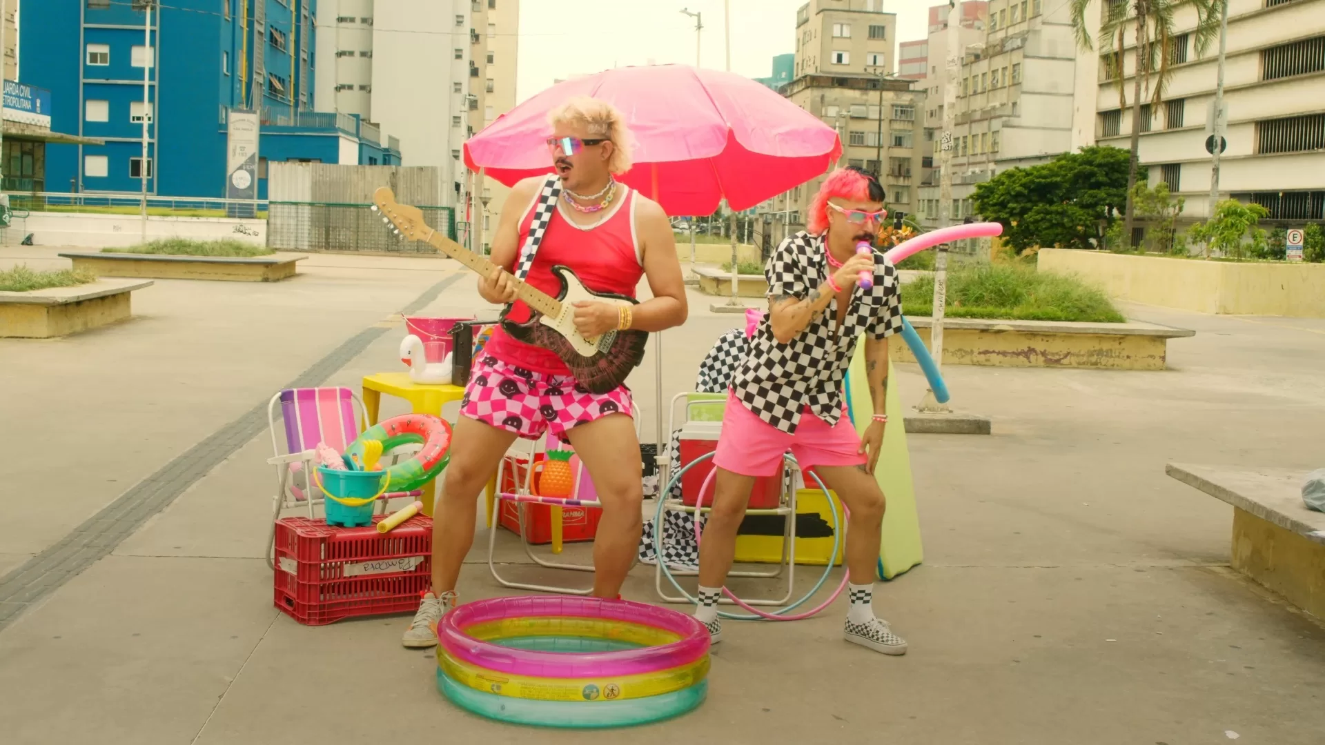 Chorões da Pisadinha une emo, piseiro e pagodão baiano em hit