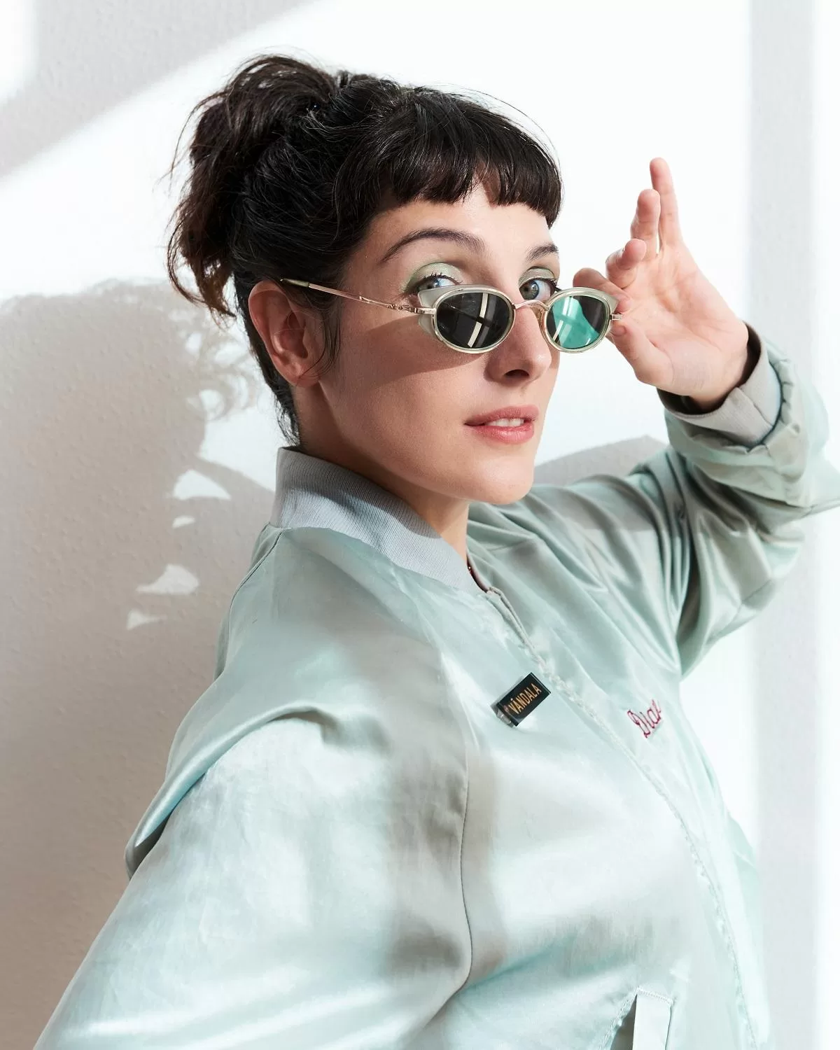 Clarice Falcão lança turnê “Truque”