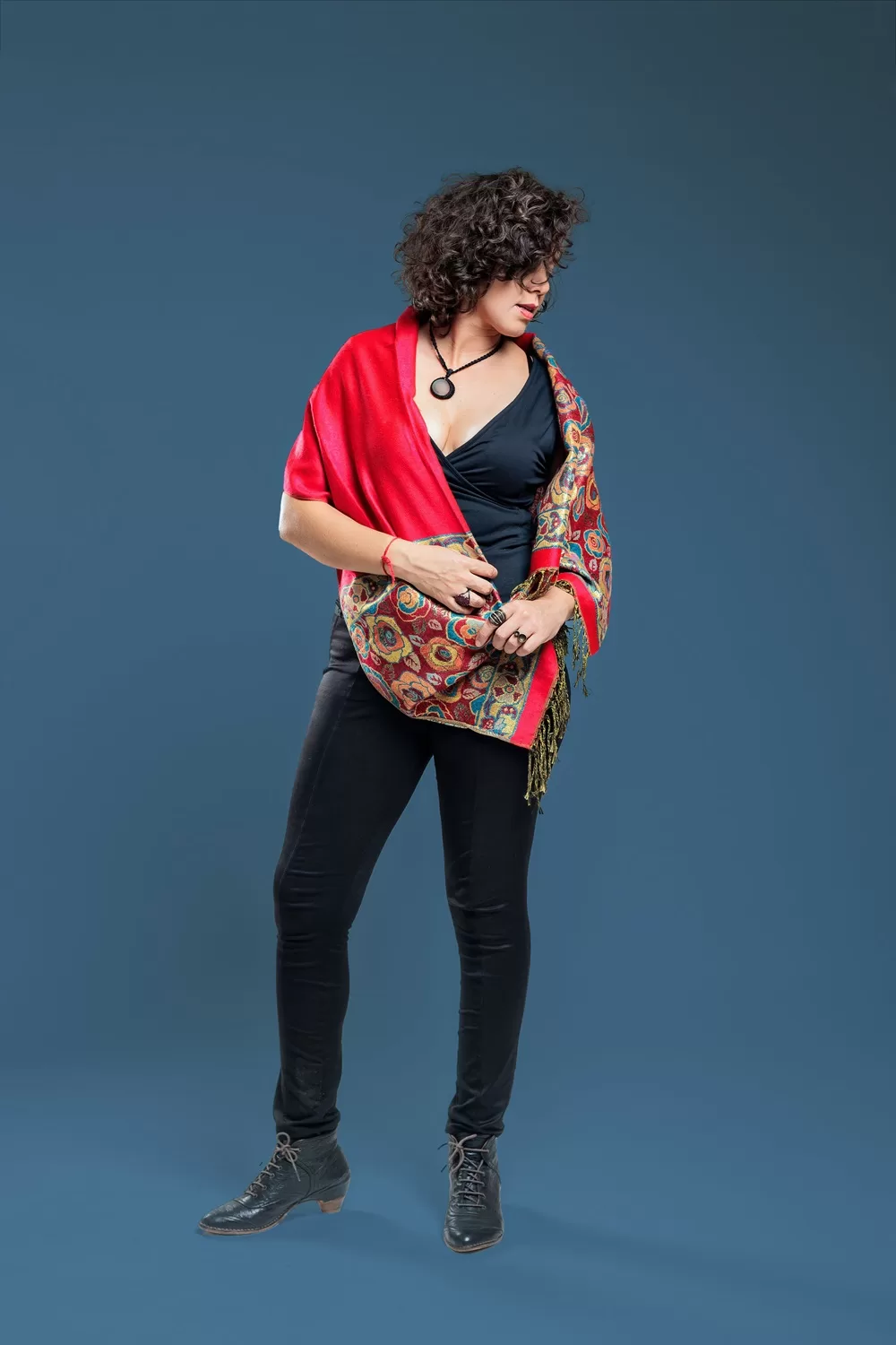 Elizza inicia nova fase na carreira com o single “Faz A Sua”