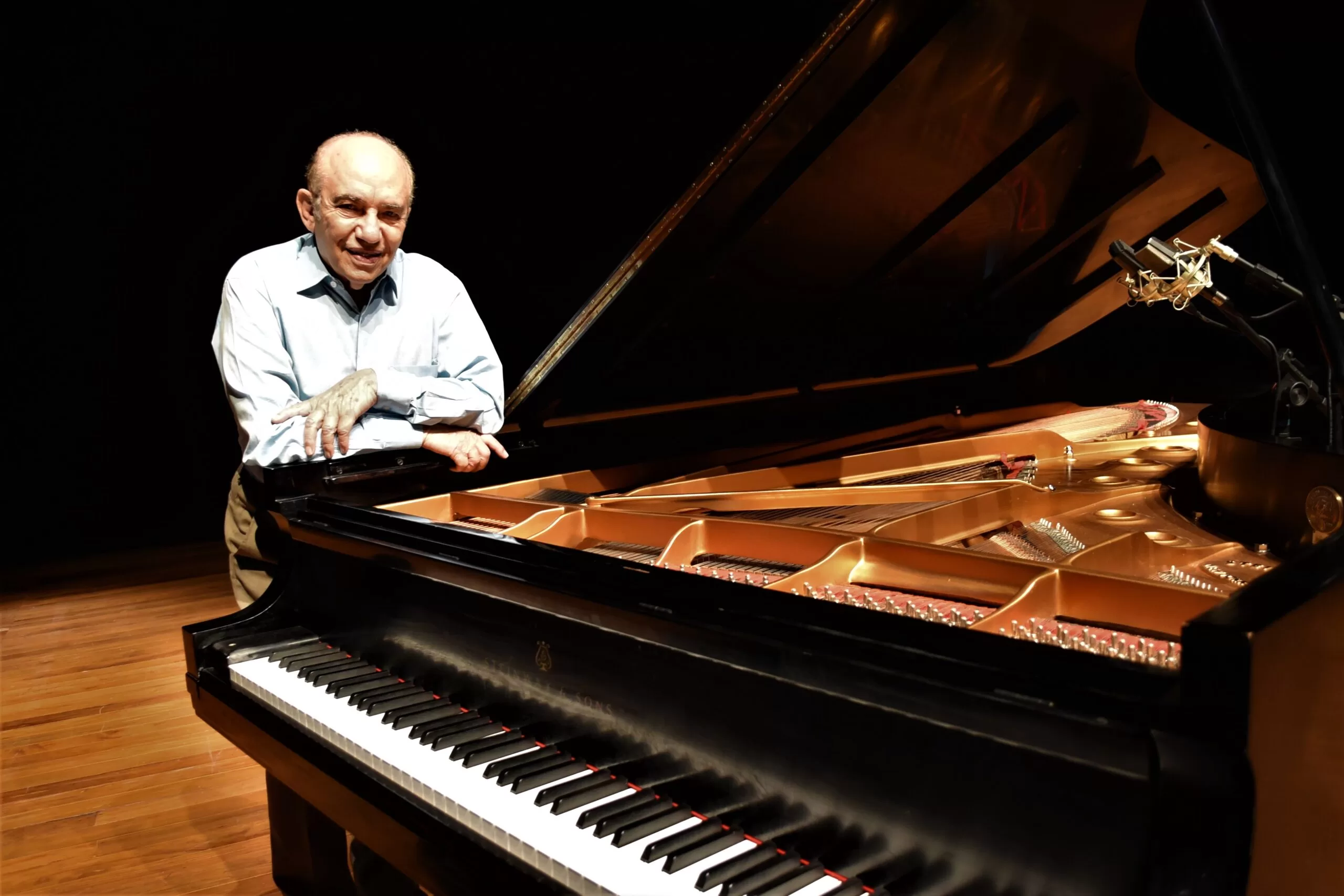 Amilton Godoy celebra 70 anos de carreira com show gratuito em São Paulo