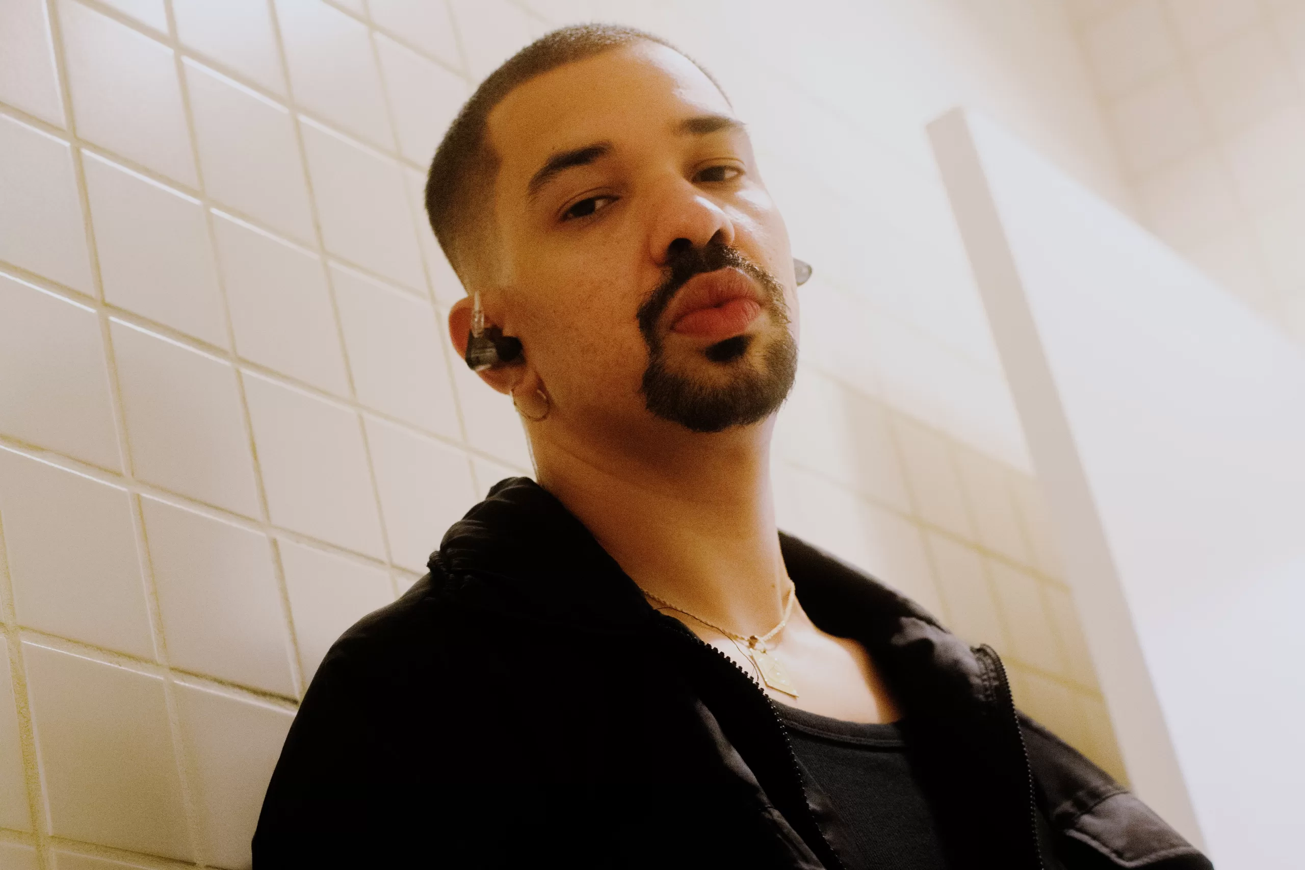 Victor Xamã comemora 1 ano de “Garcia” e anuncia deluxe do álbum.