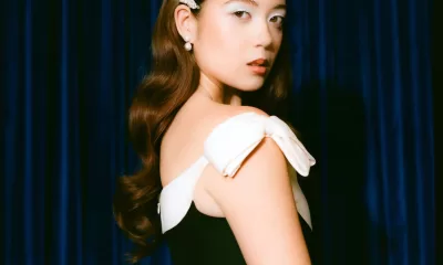 Premiada artista Laufey une jazz e pop com olhar contemporâneo no álbum “Bewitched: The Goddess Edition”