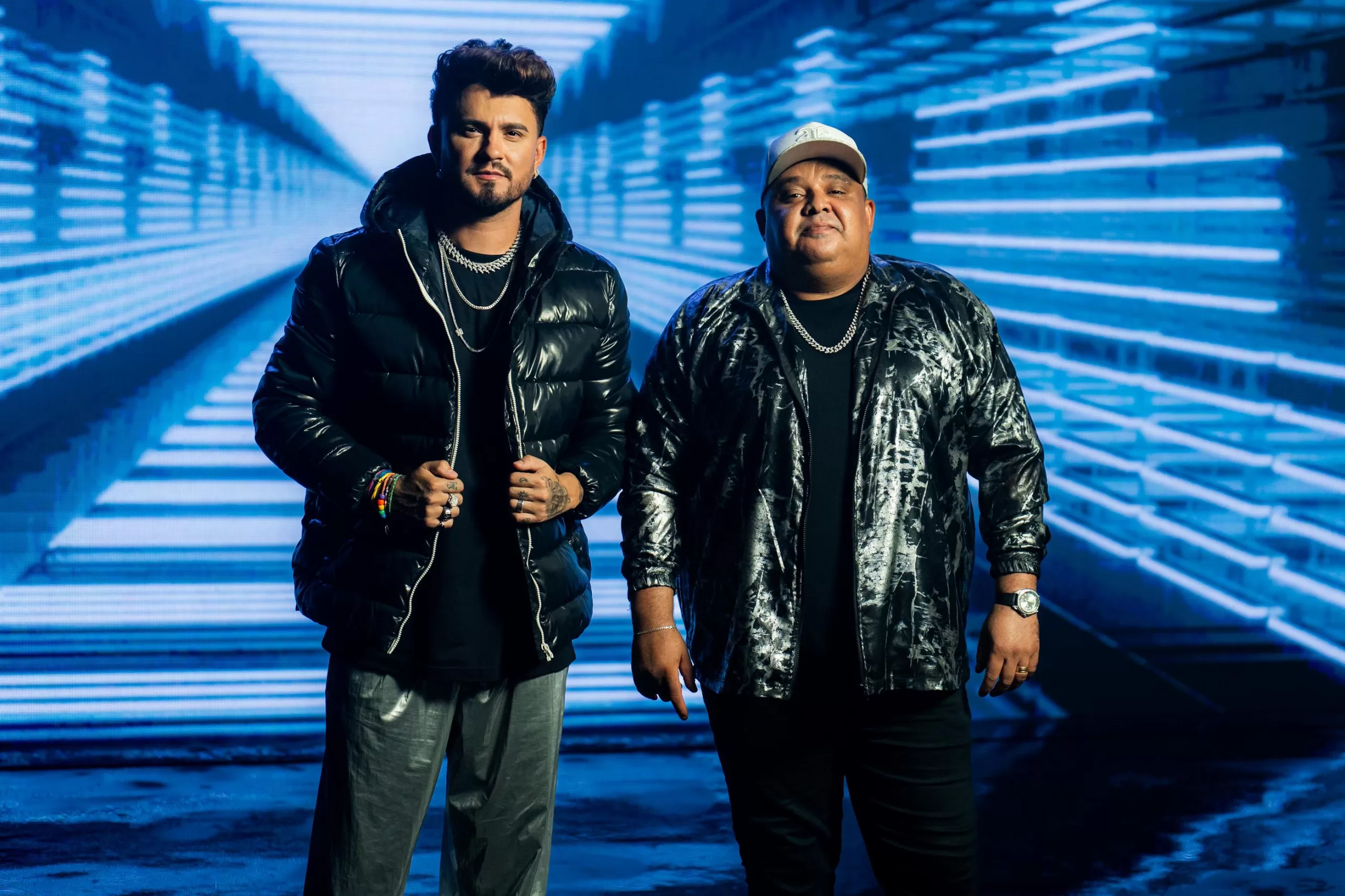 TOP 1 nas plataformas, Humberto & Ronaldo registram video clipe futurista do hit “Romance”