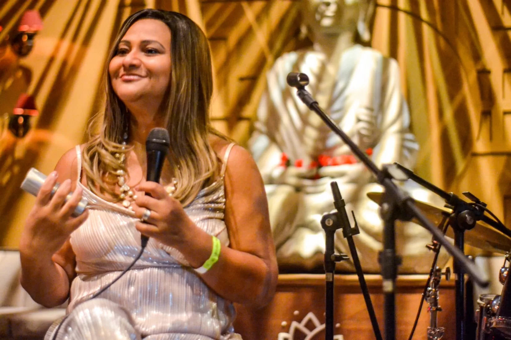 Andressa Soterio estreia show no Beco das Garrafas