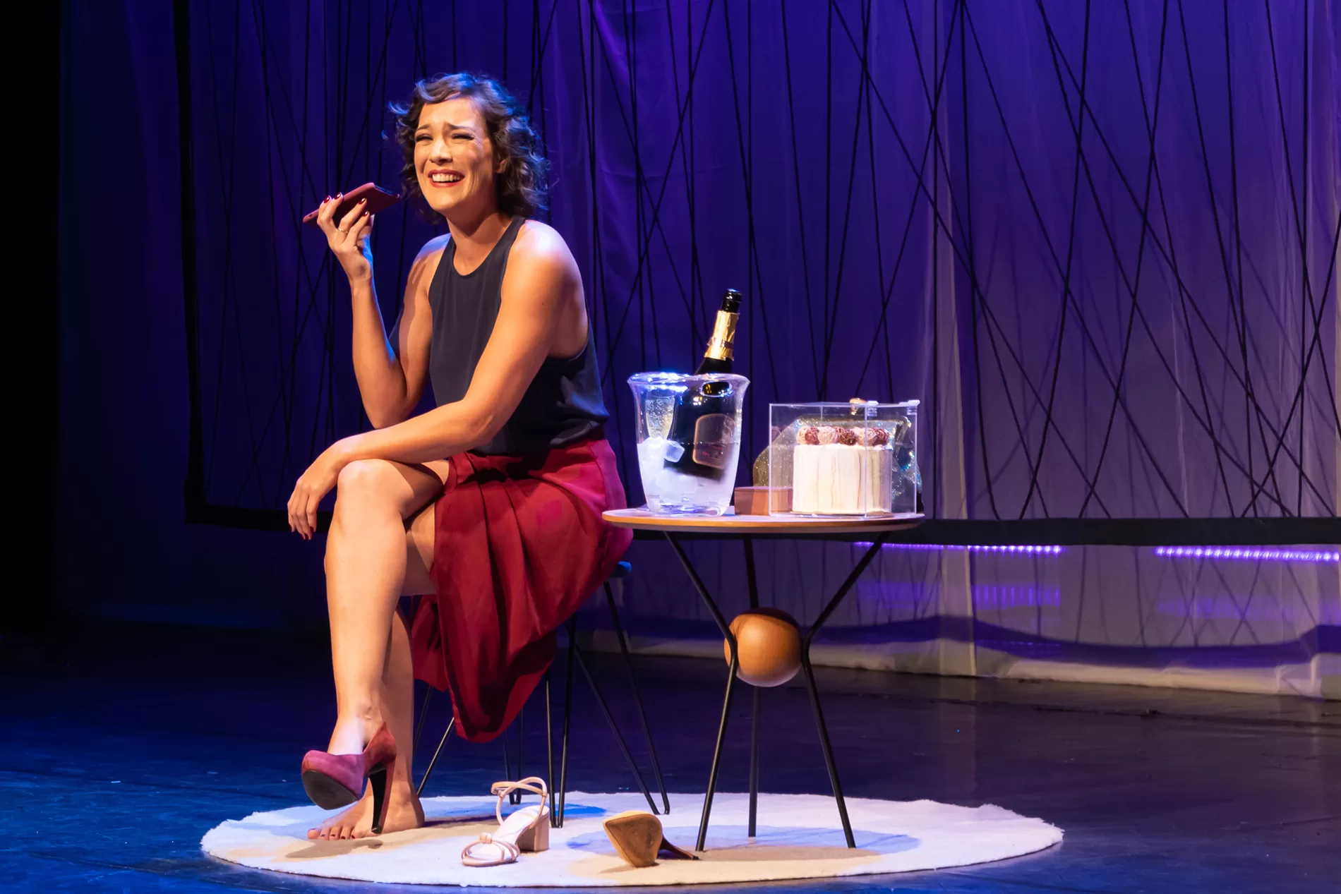 Estrelada por Adriana Birolli, comédia “Não” prorroga temporada no Teatro Claro MAIS RJ