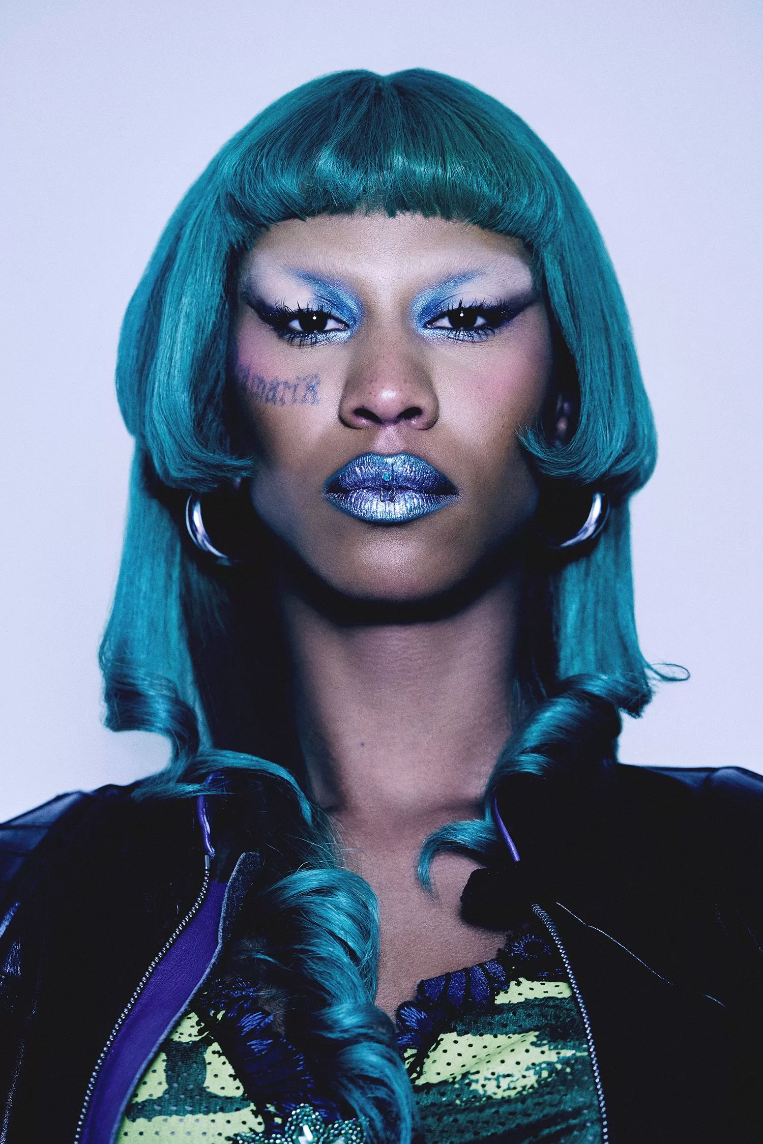 Unindo música brasileira, pop e eletrônico, Slim Soledad quer surpreender em seu novo single “T.E.T.A Intergalactica”