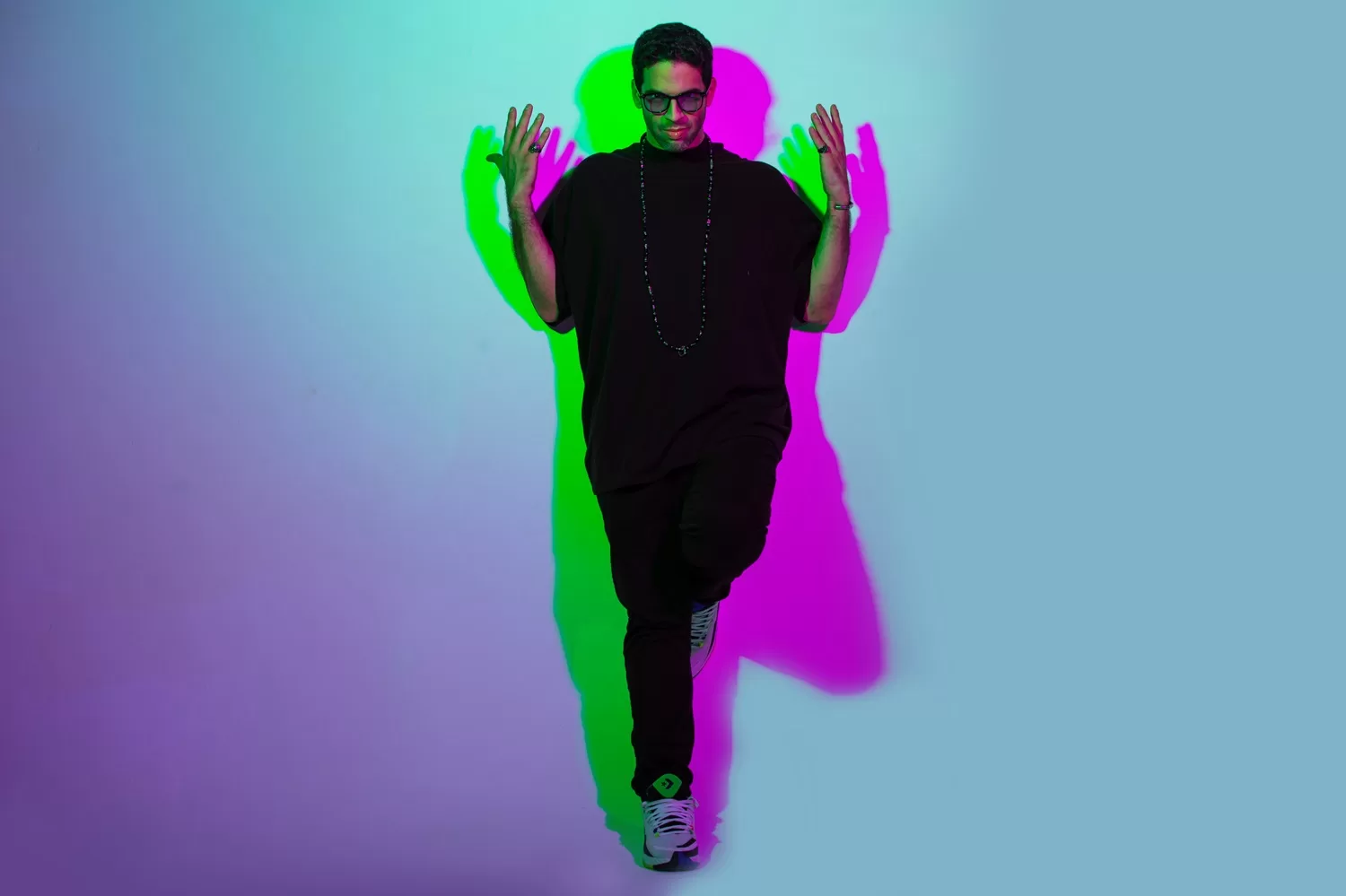 Ed Lopes se inspira no underground de Berlim para o clipe de “Indie Boy”