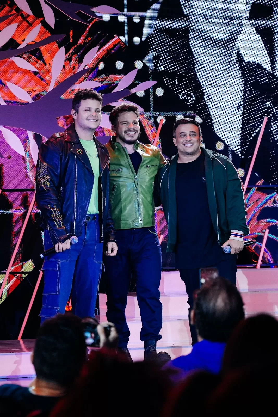 Matheus Fernandes e Matheus & Kauan se unem no hit “Triplex”