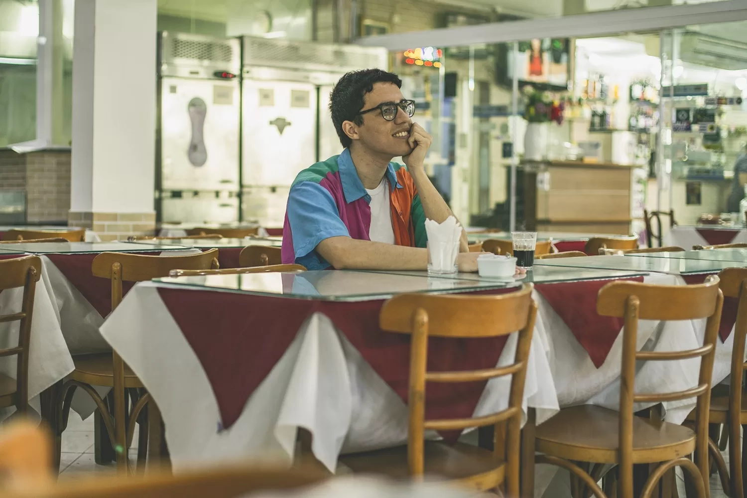 Mattmatize transforma nostalgia coletiva em arte no single “Summer All Over”