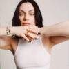 Jessie J lança versões acústicas de “No Secrets” e “Living My Best Life”