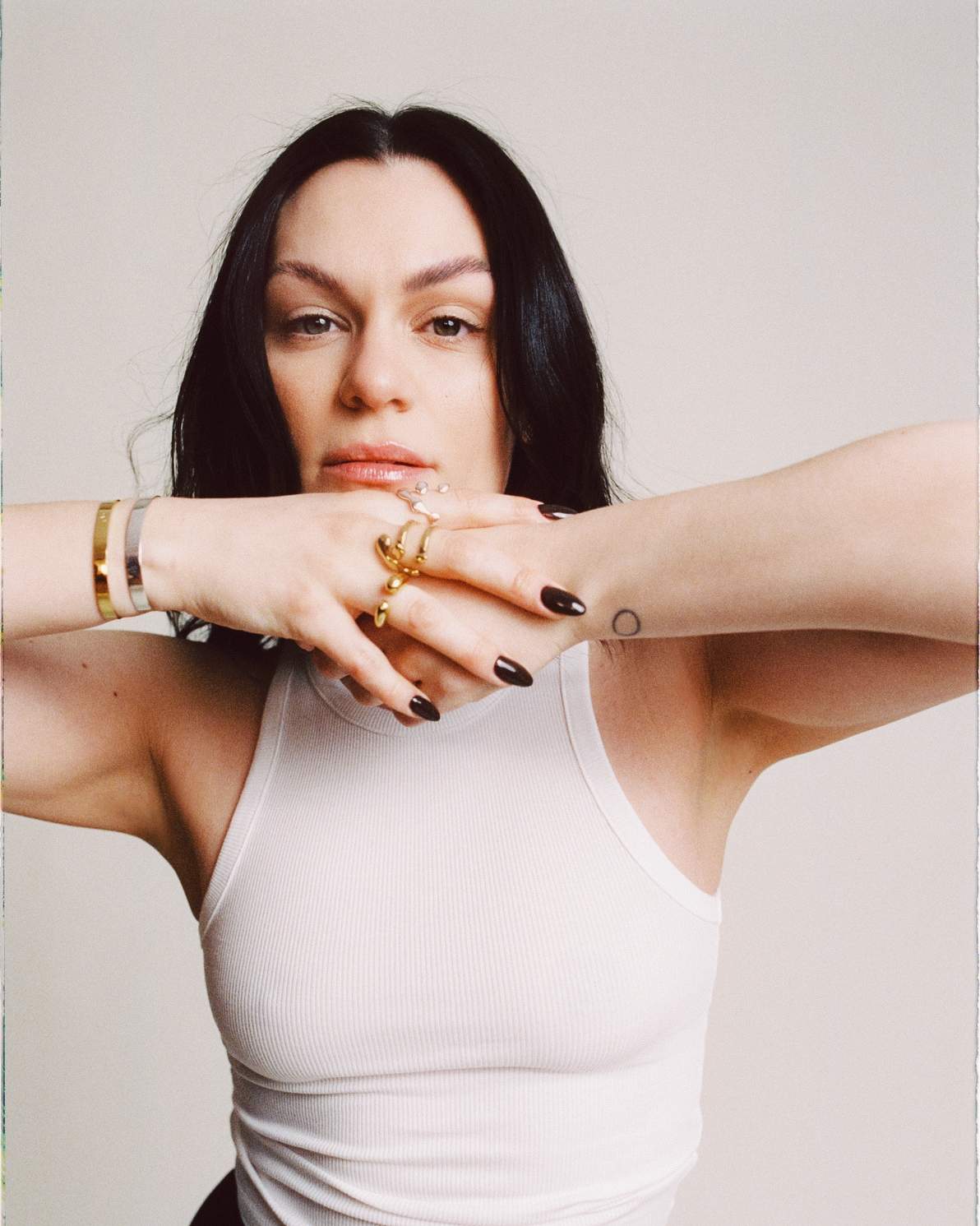 Jessie J lança versões acústicas de “No Secrets” e “Living My Best Life”