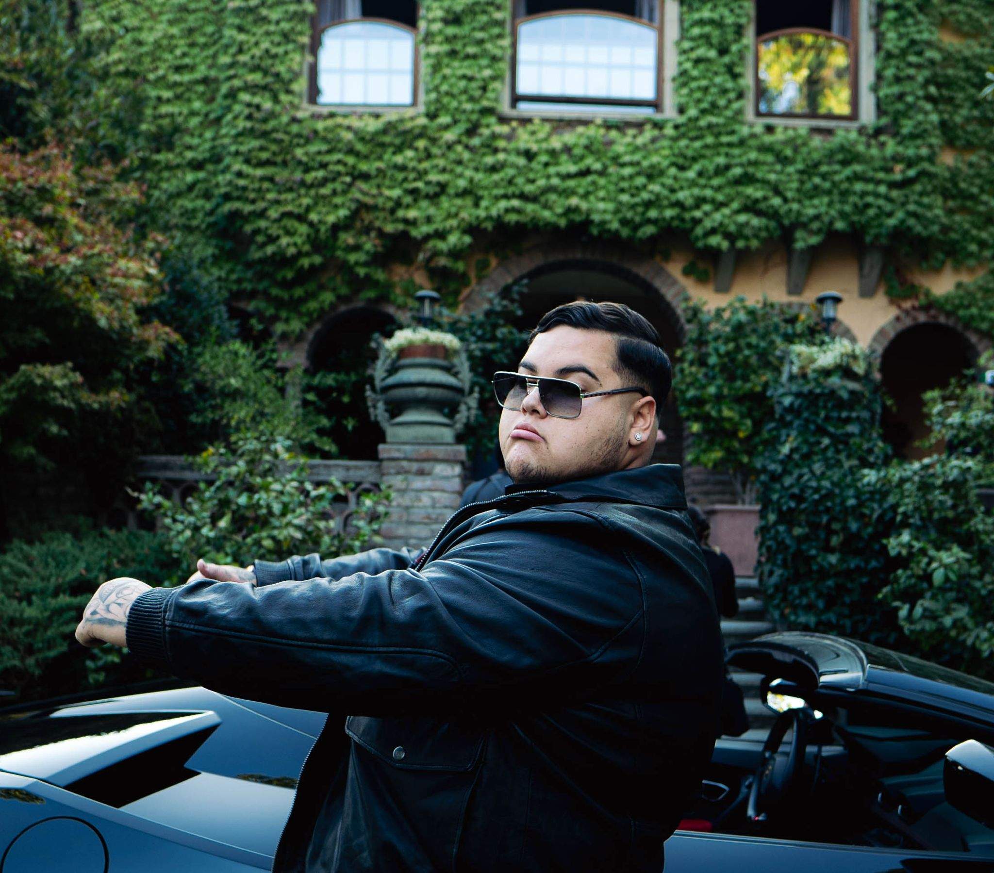 Fenômeno do reggaeton, FloyyMenor tranforma debut em álbum visual