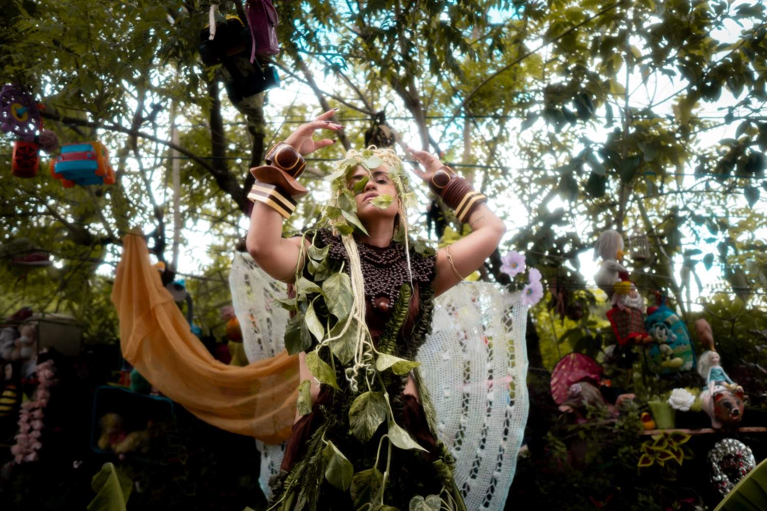 Liège celebra ancestralidade afro-indígena com estética amazofuturista em clipe