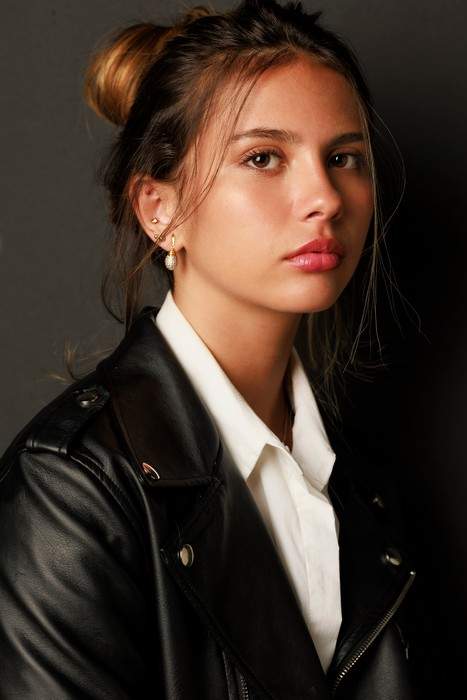 Mariana Lewis comemora novos passos da carreira em Londres