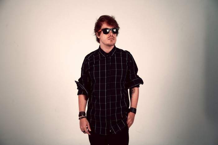 Dani Torres lança o álbum de estreia “Implosão”