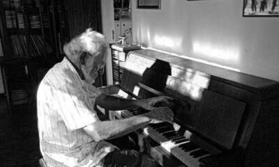 Carlos Watkins estreia em disco após décadas de dedicação à música