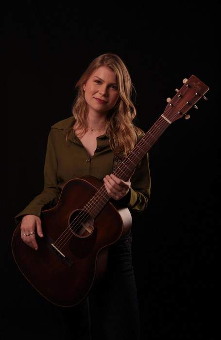 “Entre a Calma e a Loucura”: Vicka apresenta novo disco autoral