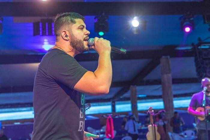 Klaytinho aposta em carisma e autenticidade para crescer no cenário musical